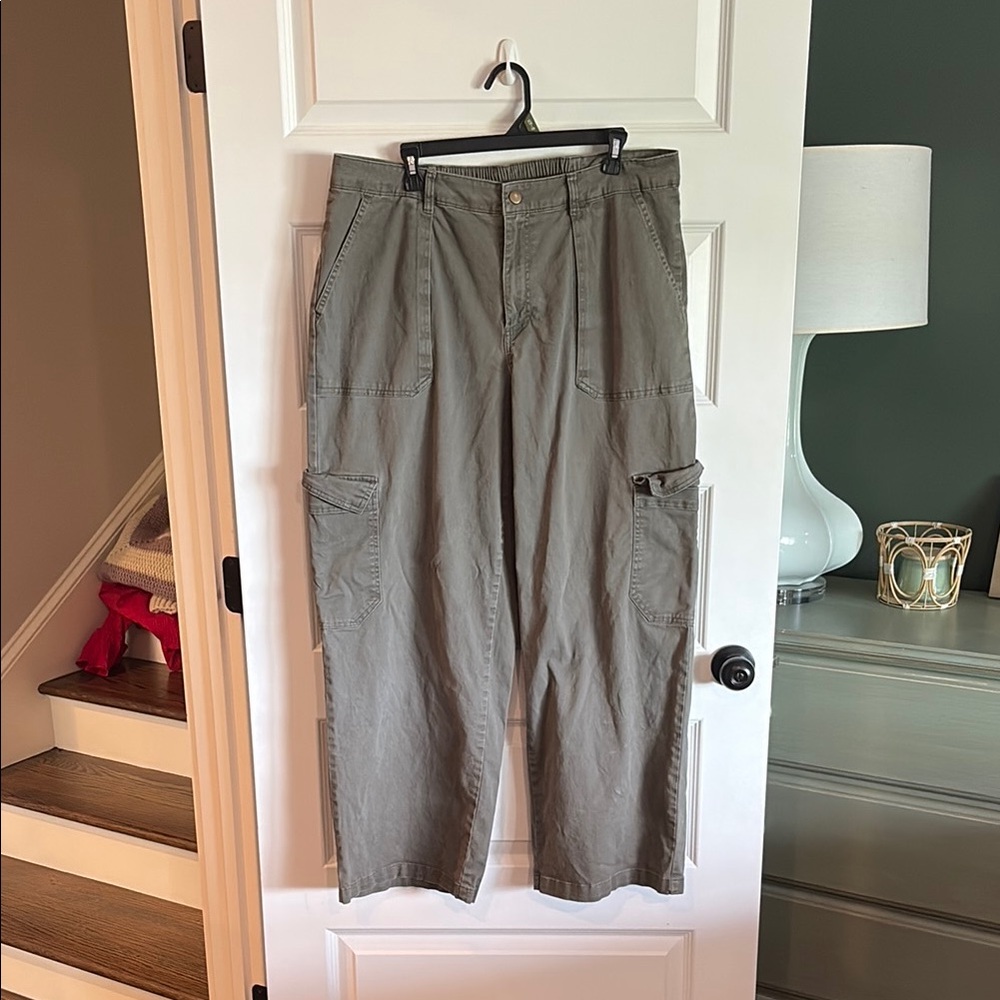 Wild Fable Olive Green Cargo Pants